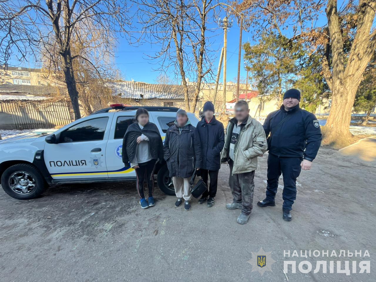 Вернулись в Гуляйполе по полям и сразу пострадали во время авиаудара: правоохранители повторно эвакуировали семью с детьми из прифронтового города