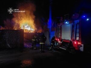 Внаслідок російських атак у Запоріжжі та області виникли пожежі, — ФОТО