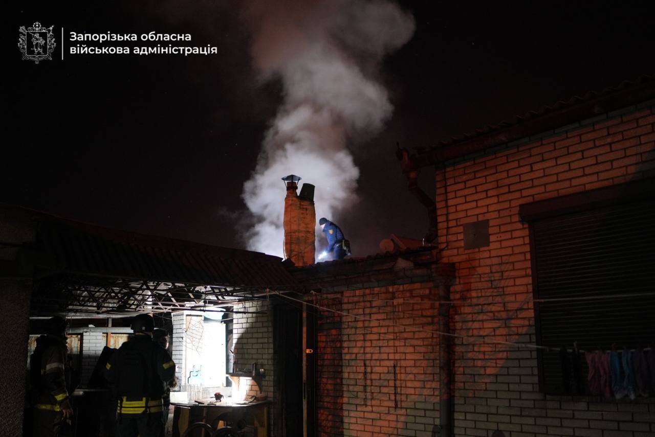 Ввечері у Запоріжжі чули вибухи: ворог вдарив безпілотниками, сталася пожежа, — ФОТО