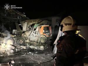 Ворог 4 години атакував Запоріжжя безпілотниками: постраждала жінка, — ФОТО, ВІДЕО