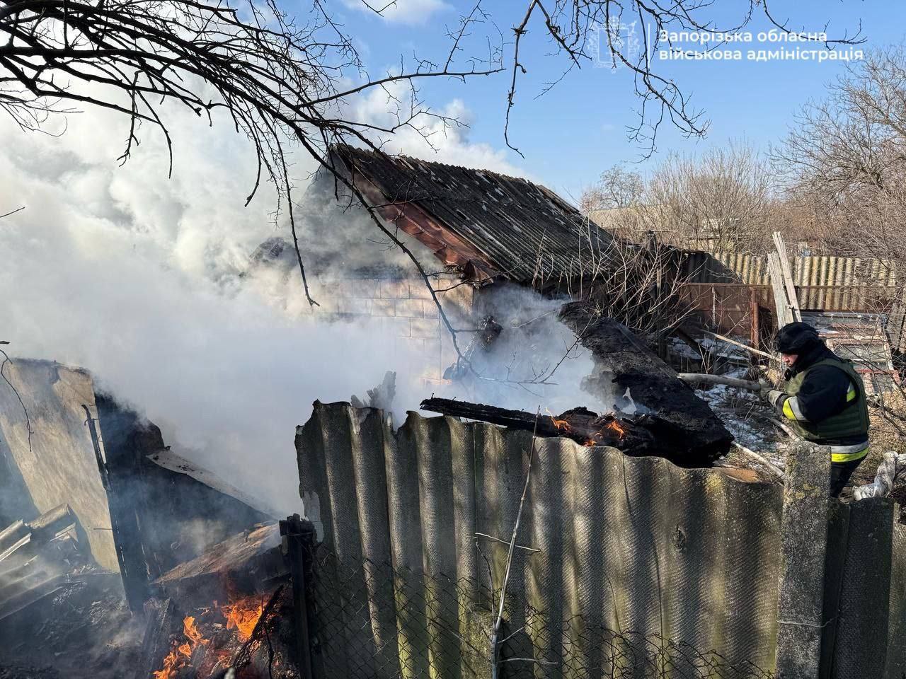 Враг ударил из авиации по прифронтовому Гуляйполю: разрушены дома и нежилые постройки, — ФОТО