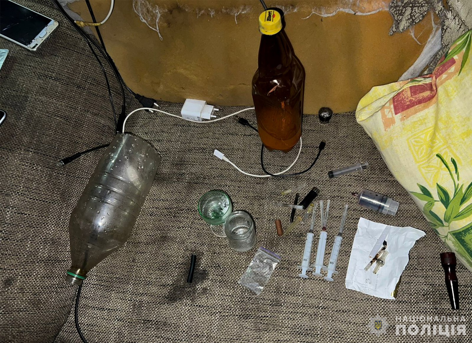 Поліція затримала у Запоріжжі двох чоловіків, які продавали наркотики, - ФОТО