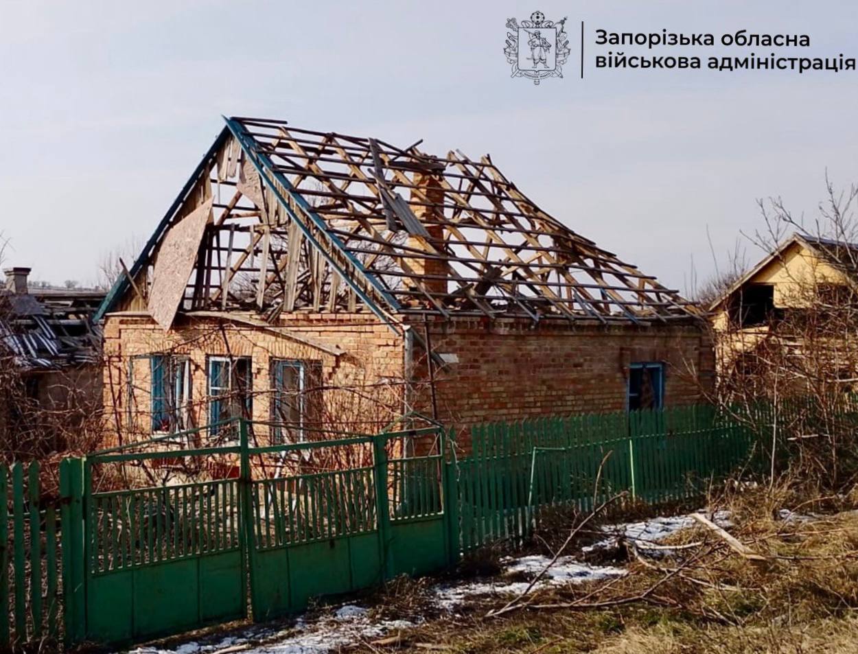 Зруйновані будинки через ворожі обстріли: запоріжцям нагадали про допомогу у відновленні житла