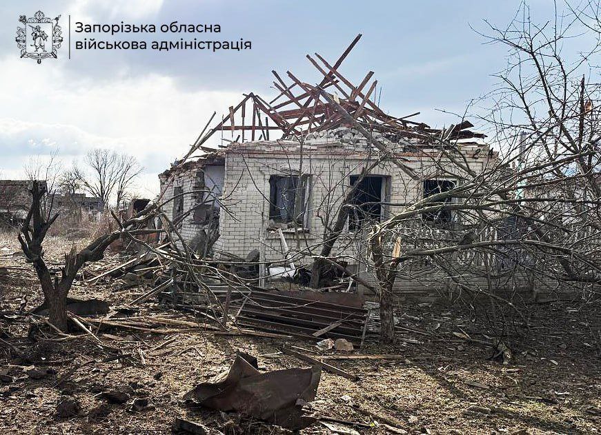 Під російські обстріли потрапили 11 населених пунктів Запорізької області за добу: троє поранених