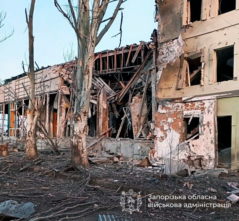 Під ворожим вогнем були 14 населених пунктів: ворог завдав 296 ударів по Запорізькій області