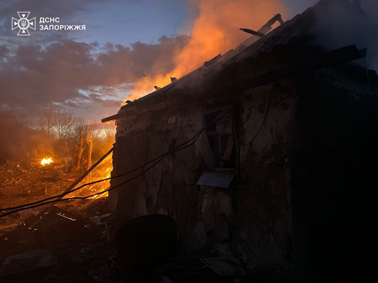 Через ворожі обстріли сталися пожежі у Запоріжжі, Степногірську та Преображенці, — ФОТО