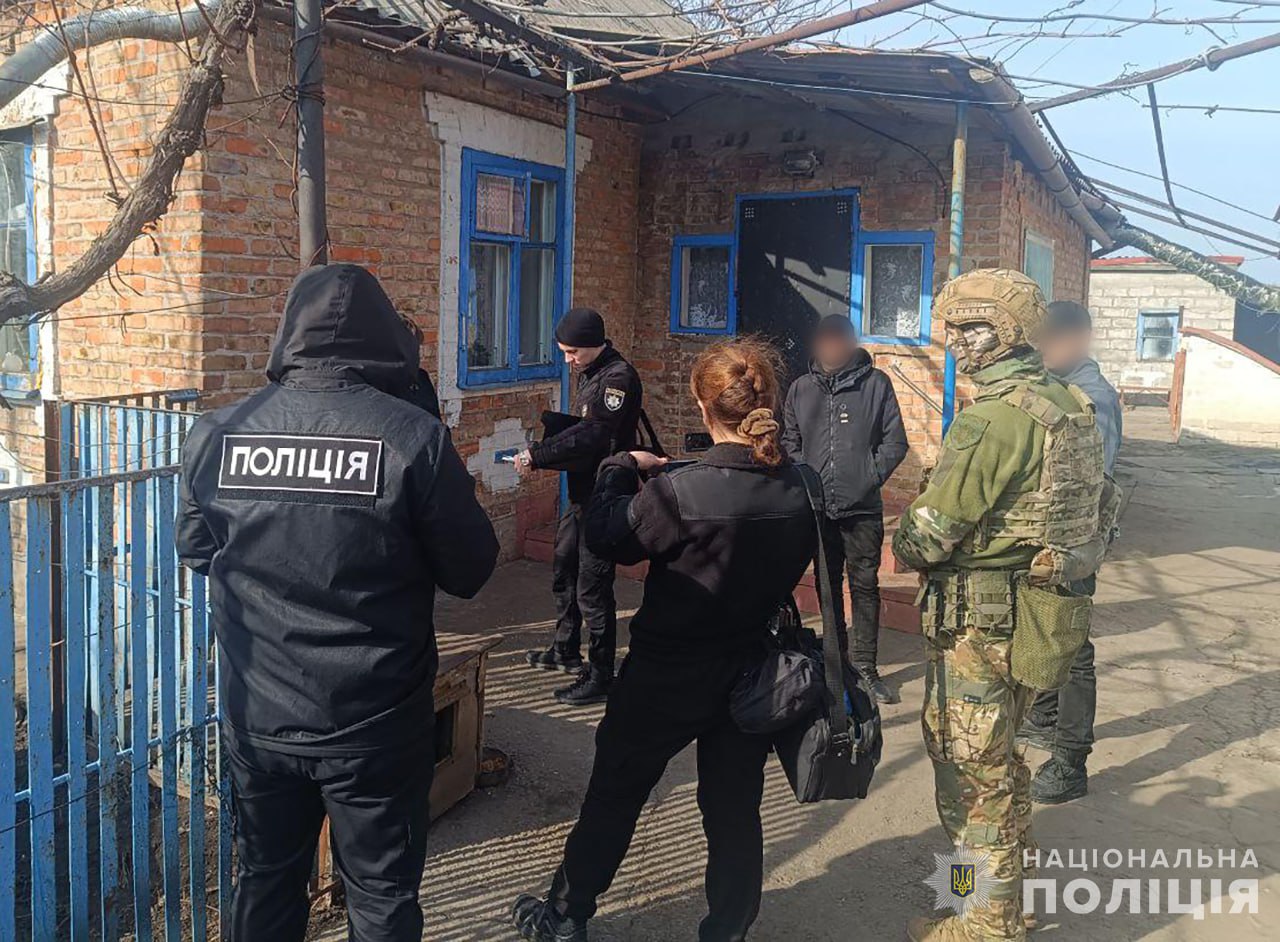 Знайшли понад два кілограми наркотиків: у Запоріжжі затримали торгівця канабісом, — ФОТО