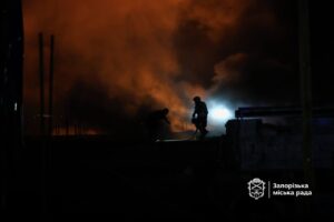 Три людини загинули, ще 13 поранено: все, що наразі відомо про наслідки ворожої атаки Запоріжжя, — ФОТО, ВІДЕО