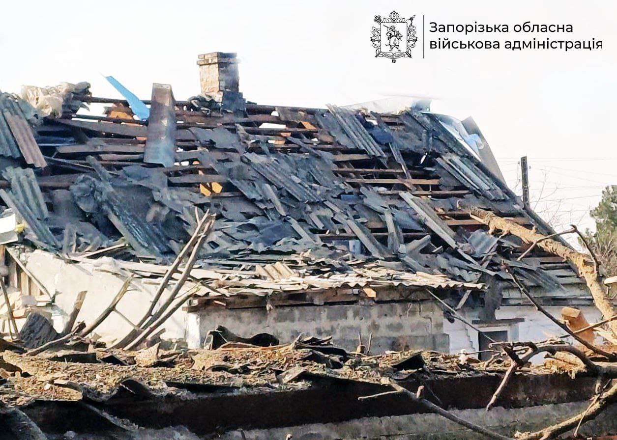 Под вражеские обстрелы попали 13 населенных пунктов Запорожской области: поступило 34 сообщения о поврежденных зданиях