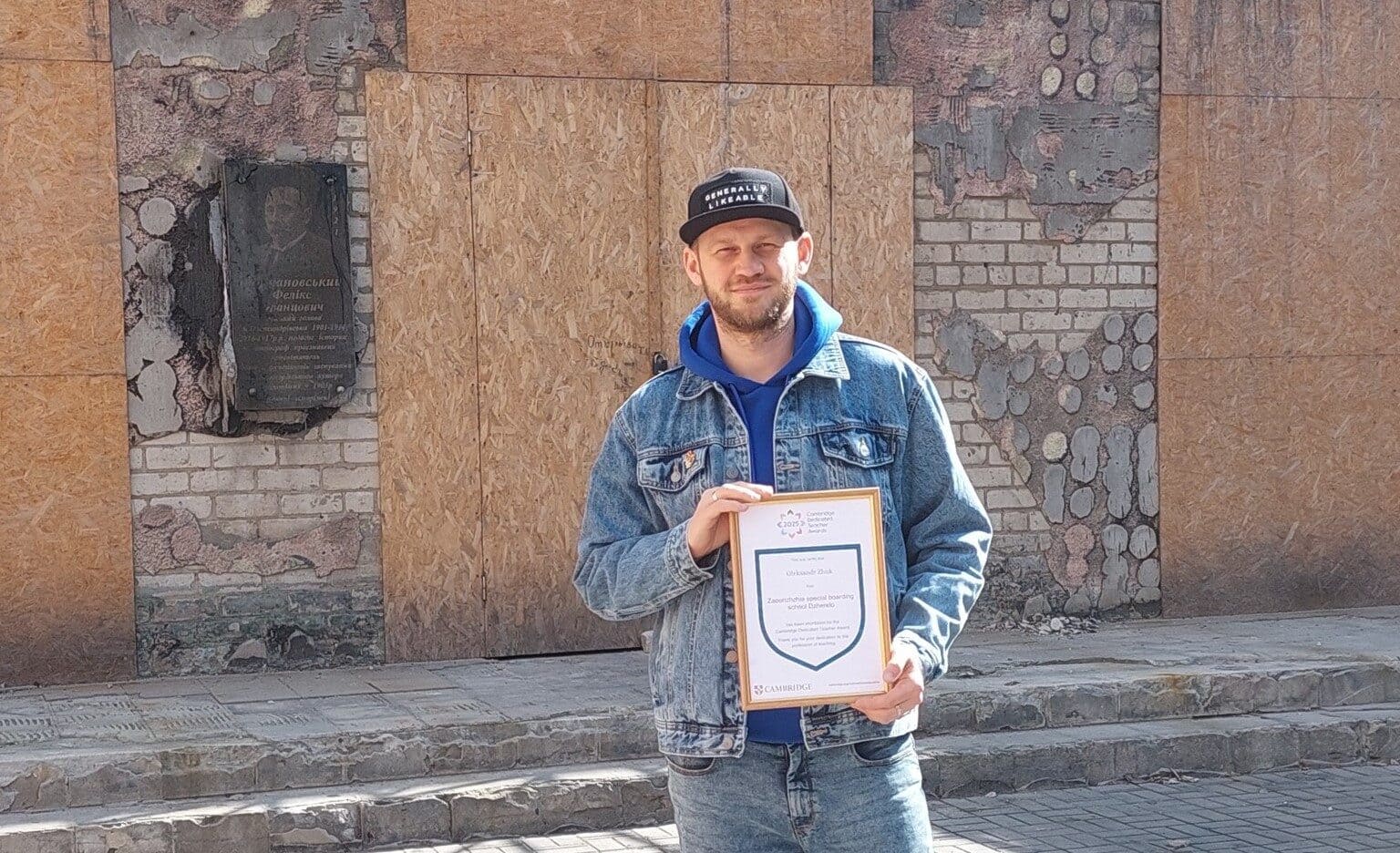 Продовжує навчати та навчається сам: запорізький вчитель Олександр Жук отримав дві престижні нагороди, — ФОТО