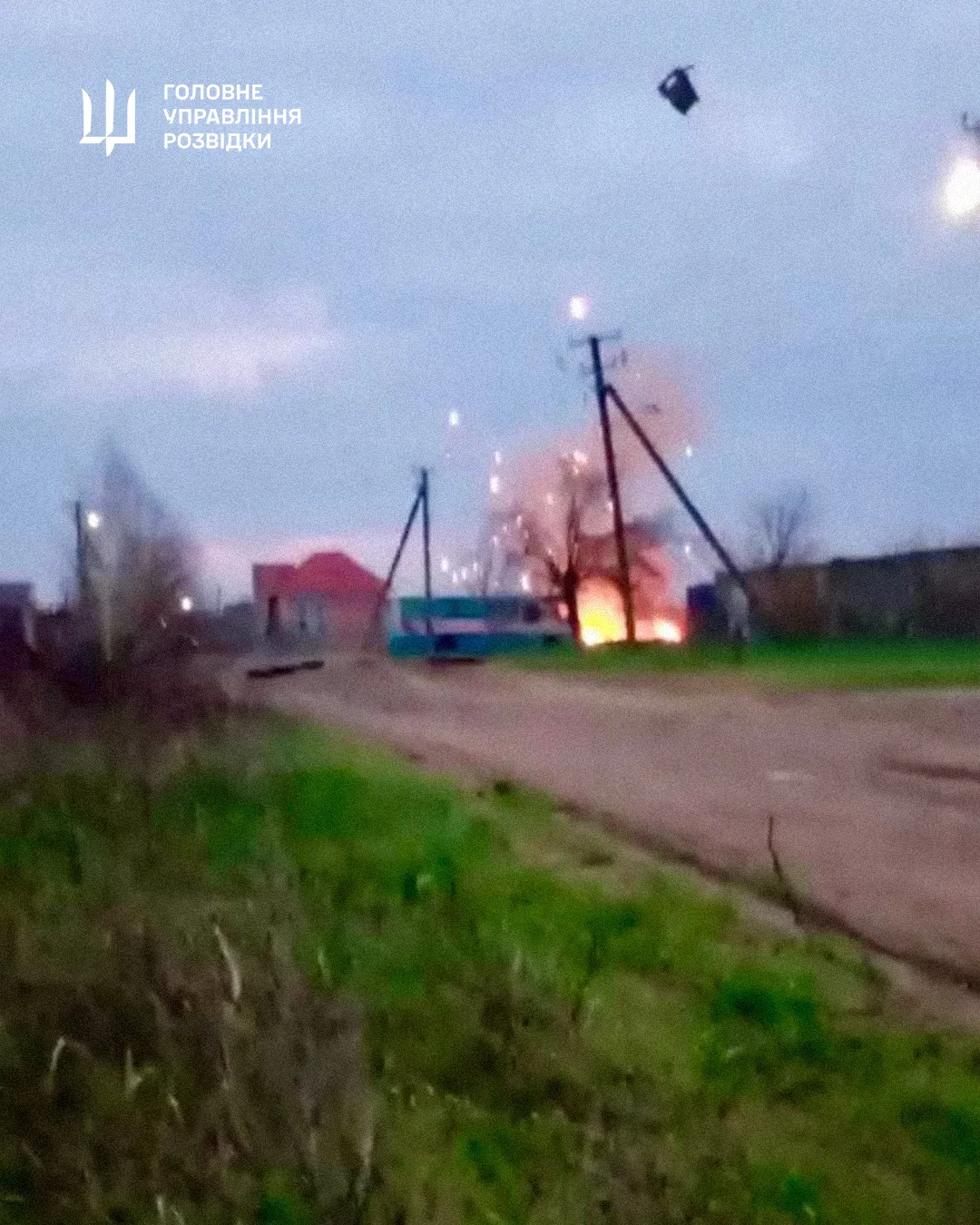 На околиці захопленого Мелітополя підірвали броньовик з «кадировцями»: подробиці від розвідки, — ФОТО