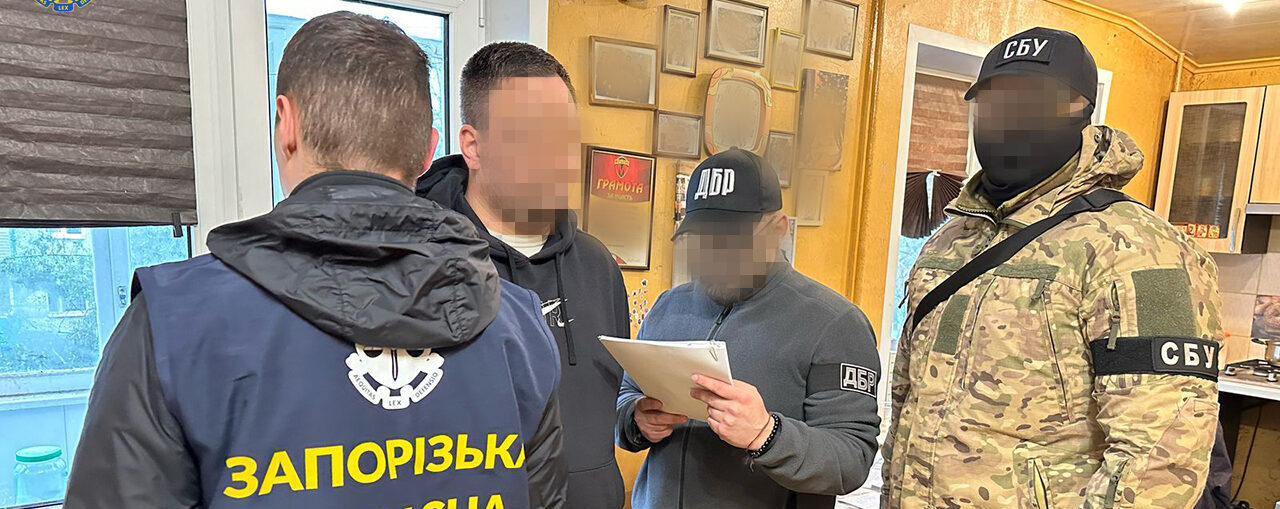 У Запоріжжі затримали правоохоронця, який вимагав 3 тисячі доларів хабаря з ухилянта