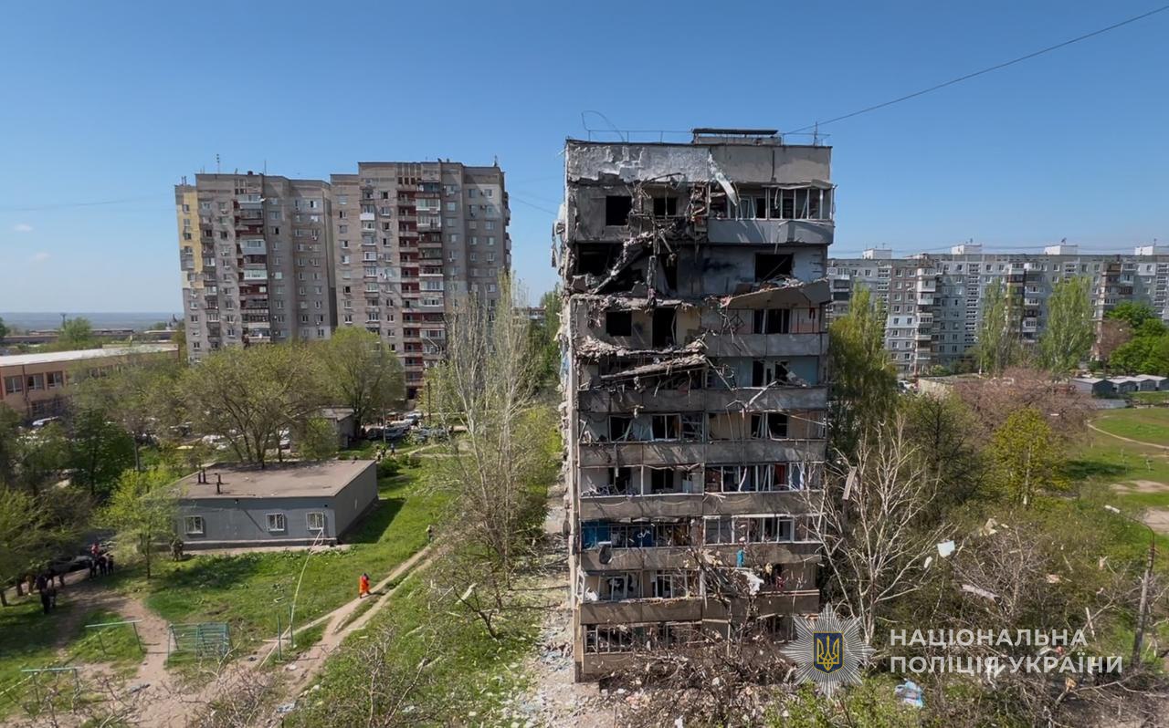 Удар по Запоріжжю двома керованими авіабомбами: війська РФ влучили по багатоповерхівці та об’єкту інфраструктури, — ФОТО, ВІДЕО