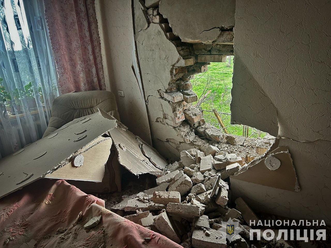 Знищено майно людей: наслідки ворожих ударів по Запорізькій області 9 квітня, - ФОТО