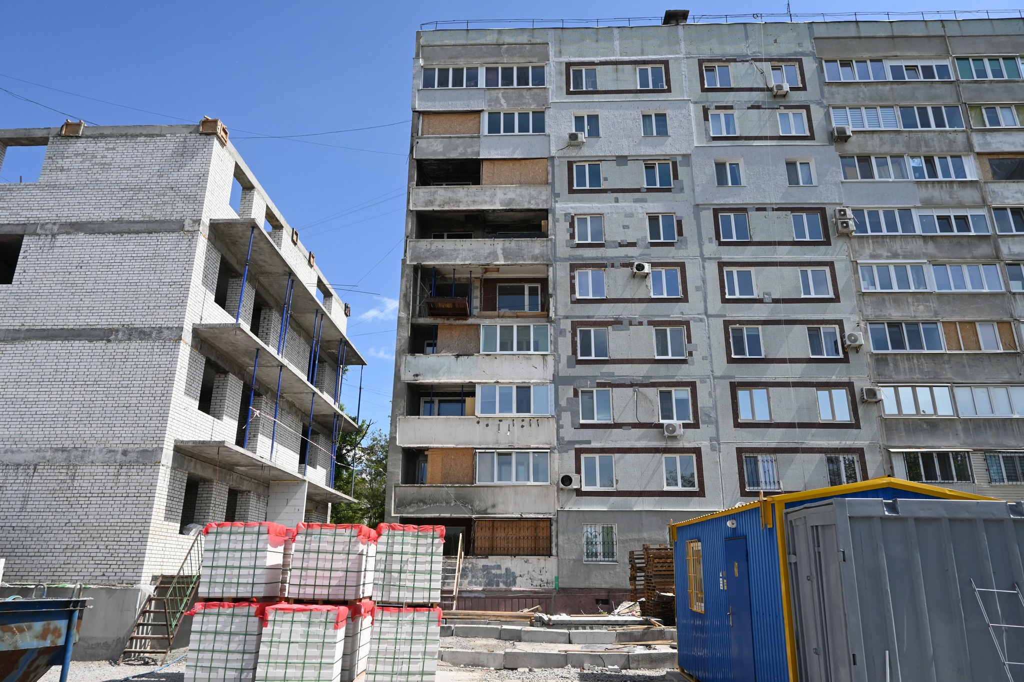 Завершили демонтаж у квартирах: як просувається відновлення запорізького будинку по вулиці Запорізькій, — ФОТО