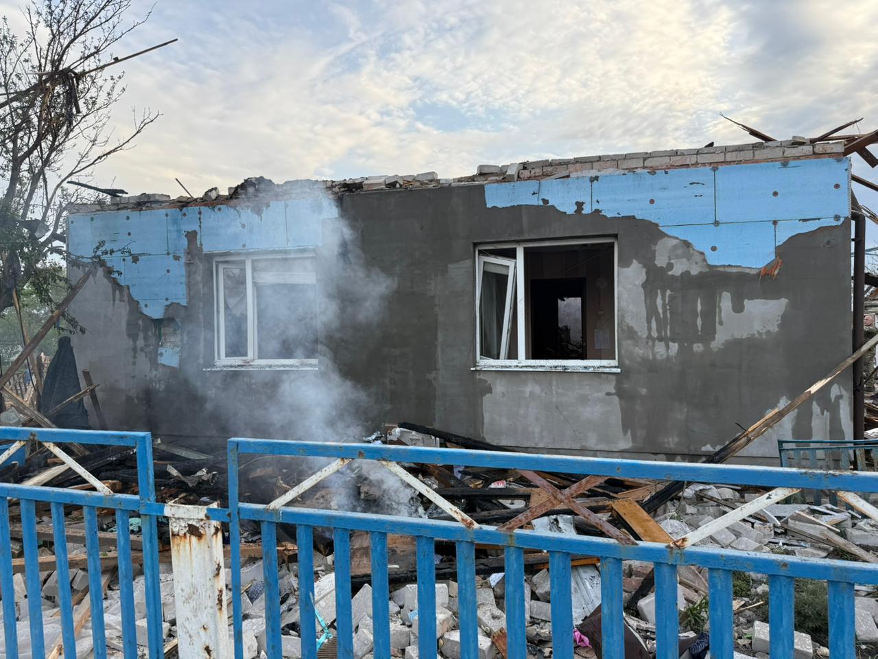 Зруйновано будинки: правоохоронці показали наслідки ворожих обстрілів Запорізької області 16 травня, - ФОТО