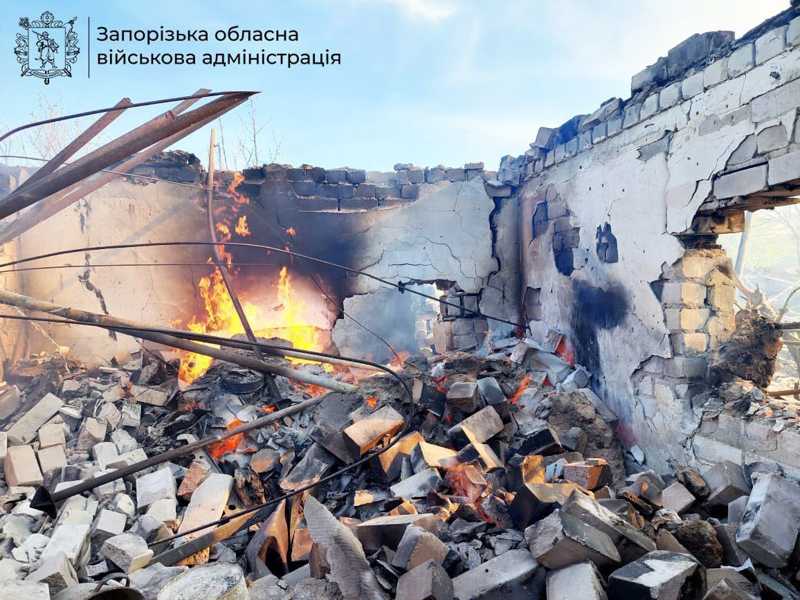Били из артиллерии и атаковали дронами: враг нанес 220 ударов по Запорожской области