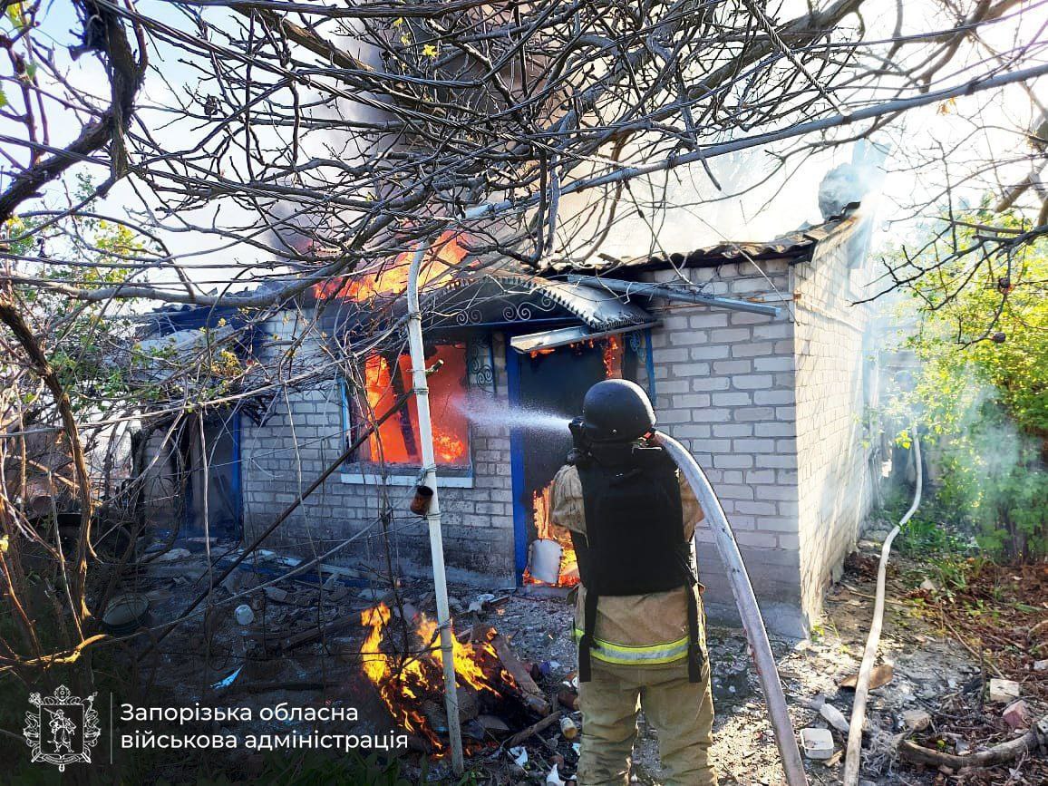 Під ворожі удари потрапили 13 населених пунктів Запорізької області: поранено трьох людей