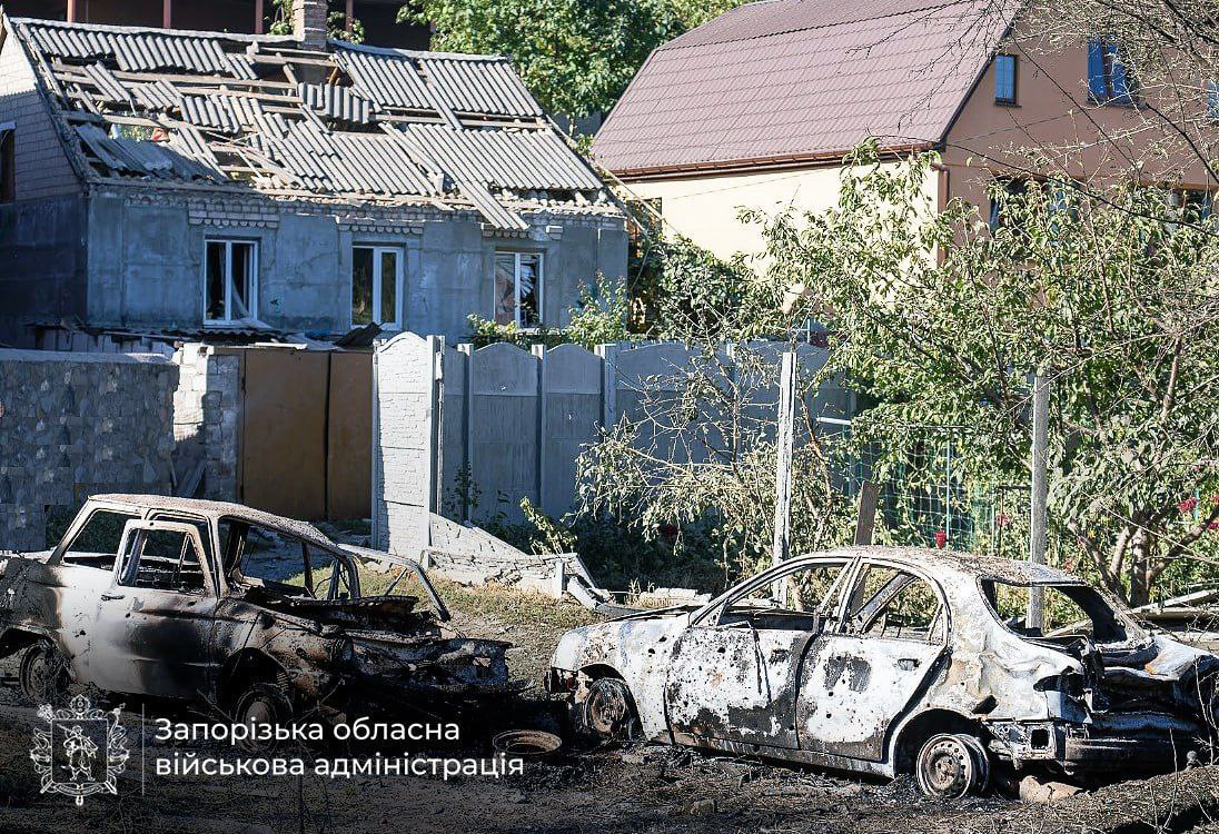 Повреждено помещения фермерского хозяйства и ранены люди: враг нанес 495 ударов по Запорожской области