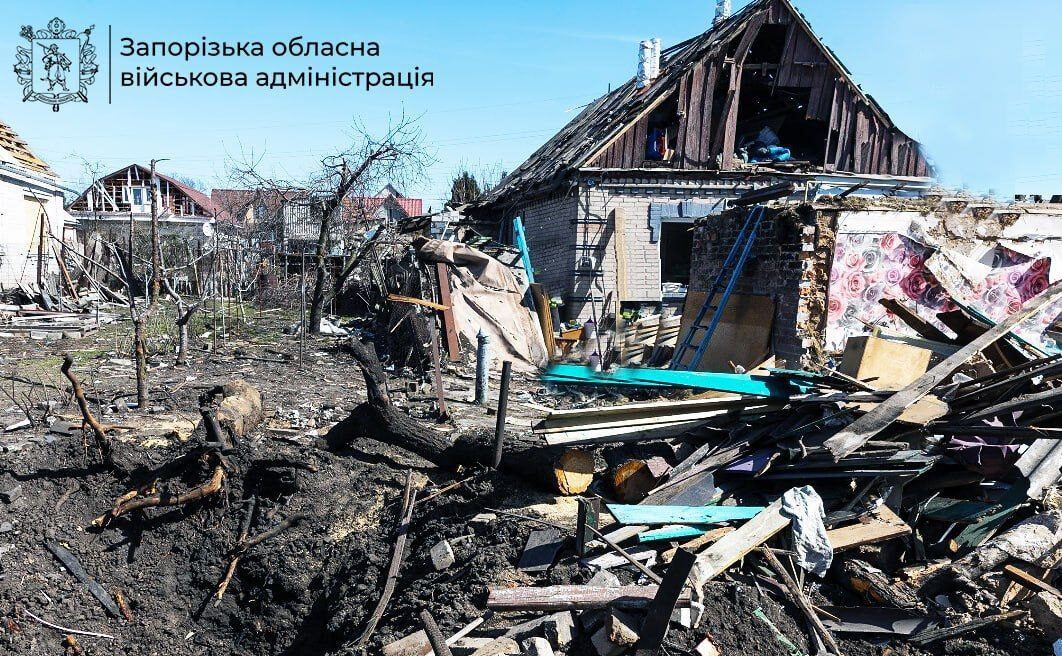 Под ударами войск РФ находились 12 городов и сел Запорожской области: поступило десять сообщений о разрушениях
