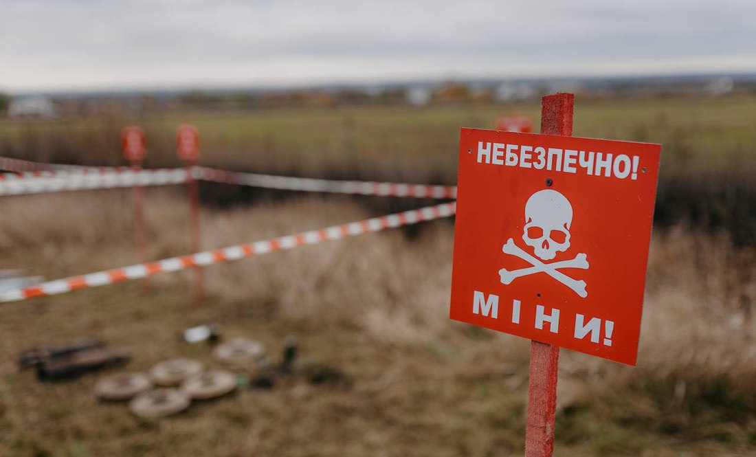 В Запорожском районе 15-летний парень нашел минный взрыватель: предмет взорвался у него в руках