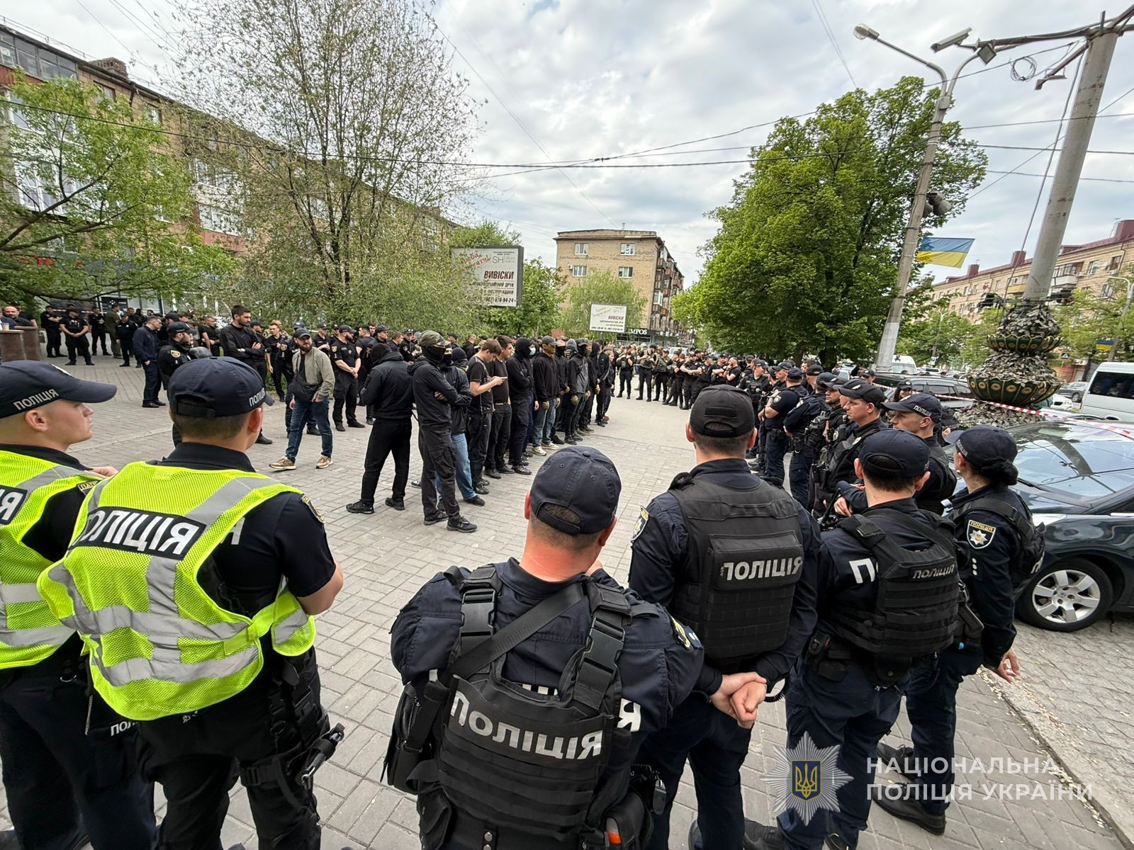 Люди в балаклавах в центрі Запоріжжя: у поліції прокоментували подію