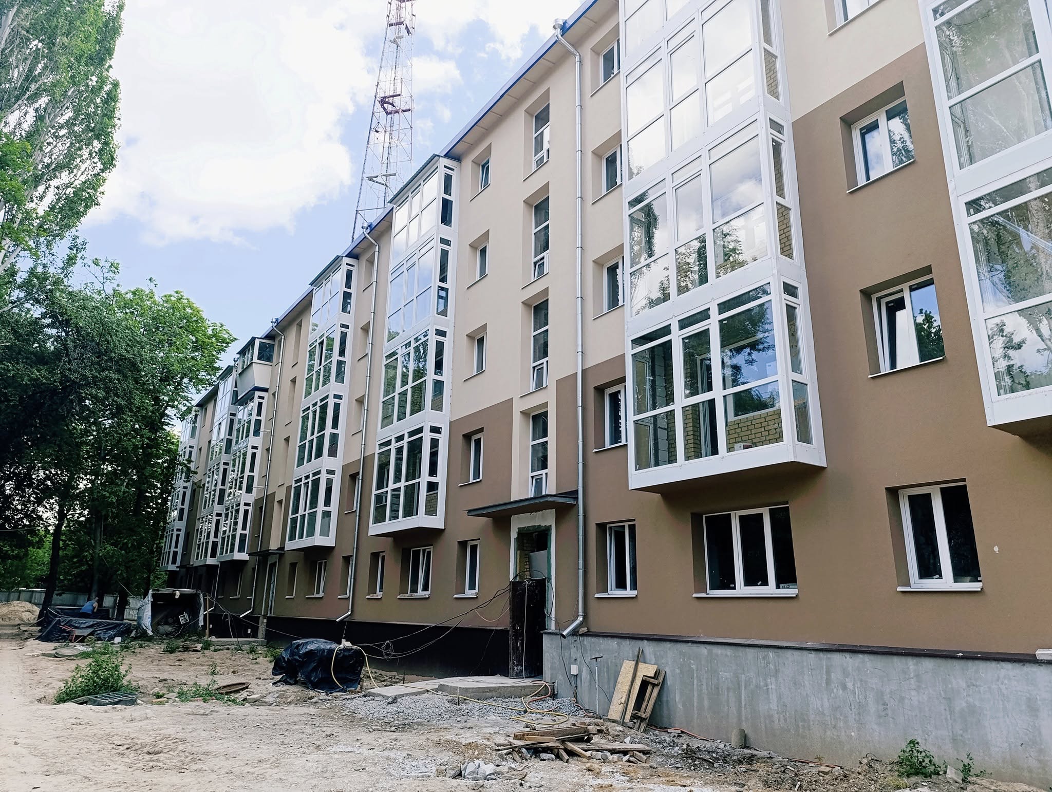 Вскоре люди вернутся в свои дома: в Запорожье завершают восстановление полуразрушенного врагом многоквартирного дома, — ФОТО