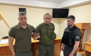 Продавал осужденным наркотики и телефоны: в Запорожской области задержали инспектора исправительной колонии, — ФОТО