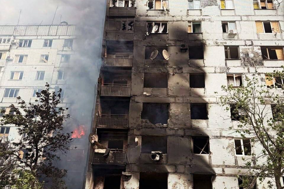 Ворог бив по 14 населеним пунктам Запорізької області: надійшло 13 повідомлень про пошкодження квартир, будинків та об'єктів інфраструктури