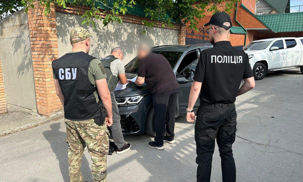 За хабарі оформлювали військовозобов'язаних до аспірантури: у Запоріжжі ректора та його підлеглих підозрюють в організації незаконної схеми, — ФОТО