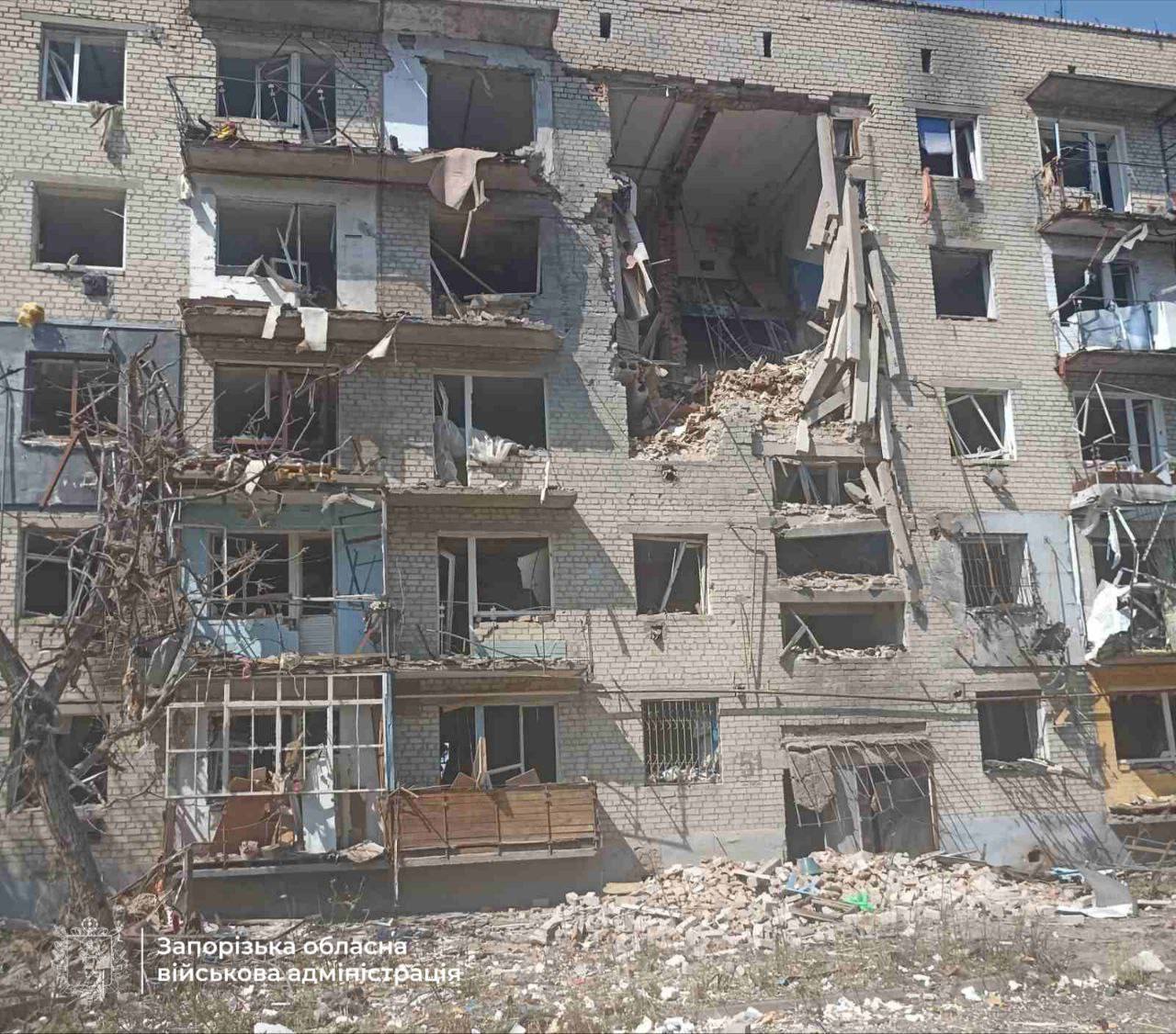 Ворог обстріляв 12 населених пунктів Запорізької області: надійшло шість повідомлень про пошкодження приватних будинків та квартир
