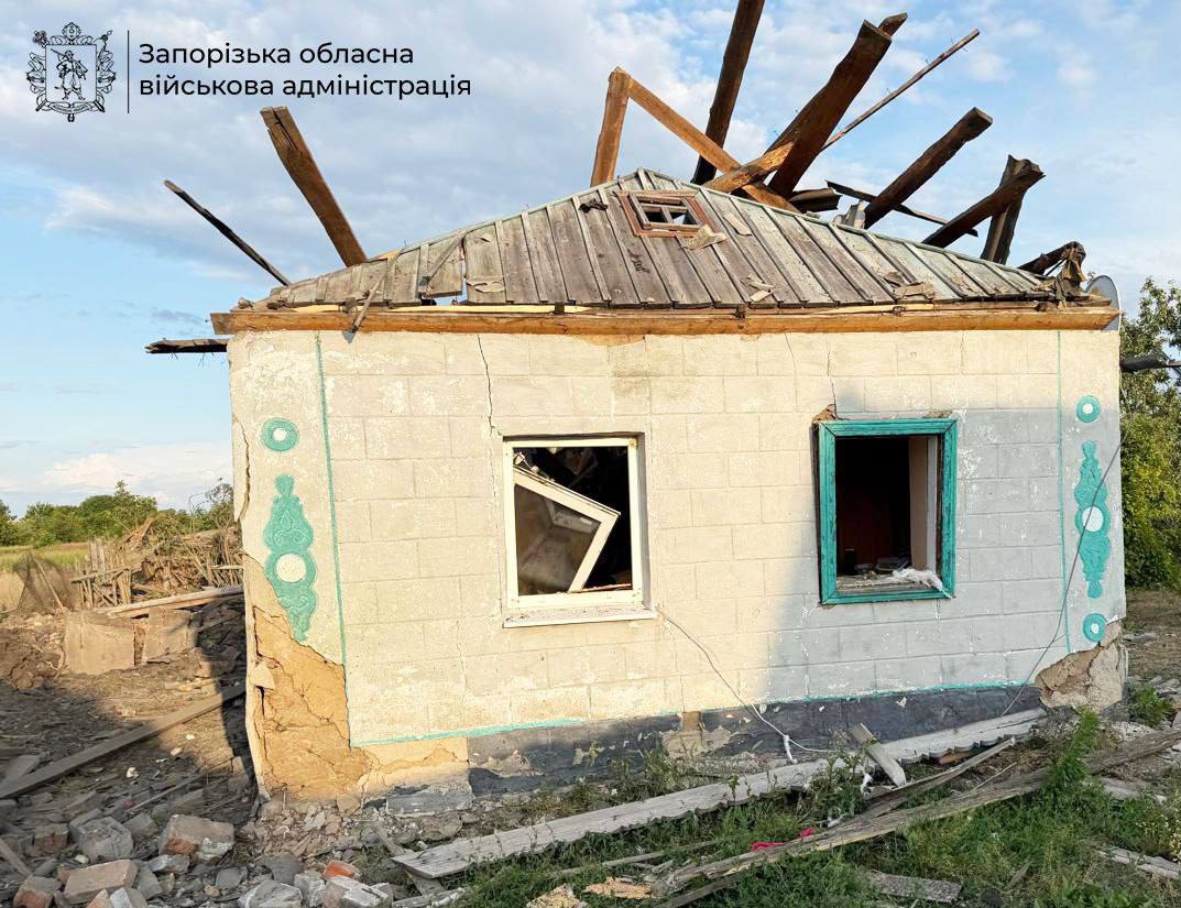 Под обстрелами были 13 населенных пунктов: враг нанес 395 ударов по Запорожской области