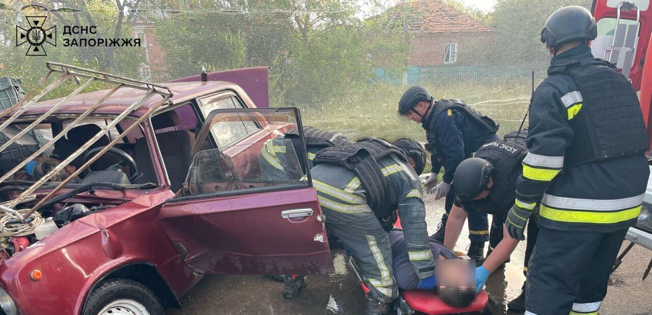В прифронтовом Орехове произошло ДТП: погибла женщина, пострадал водитель автомобиля, — ФОТО