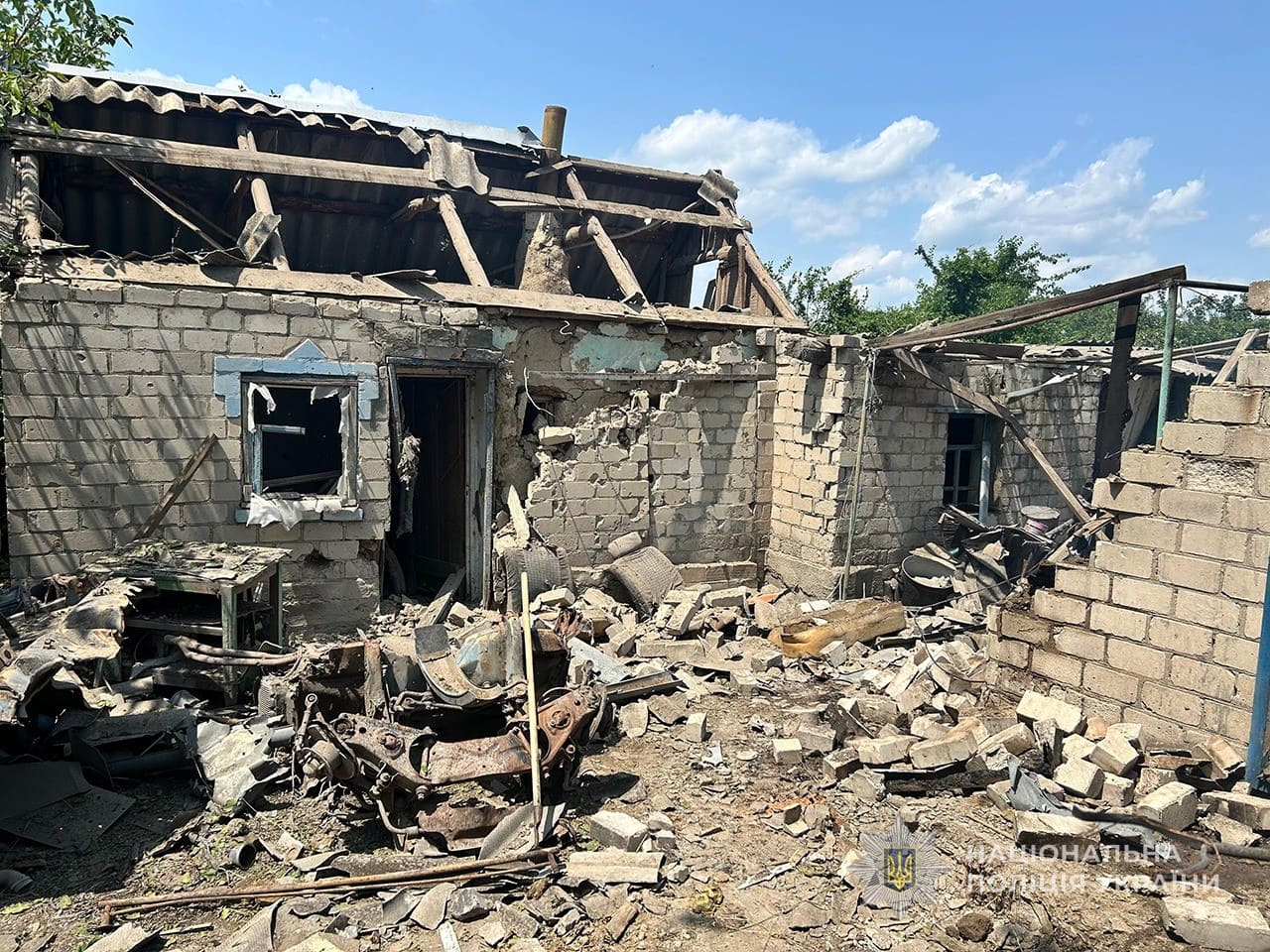 Повреждены многоквартирные дома и машины: последствия российских ударов по Запорожской области 19 июня, — ФОТО