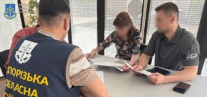 В Запорожье адвокатку и правоохранителя подозревают в попытке завладеть квартирами умерших людей, — ФОТО