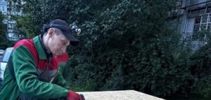 Після вчорашньої нічної атаки дронів на Запоріжжя «закрили» вікна у 23 будинках: продовжується усунення наслідків ударів