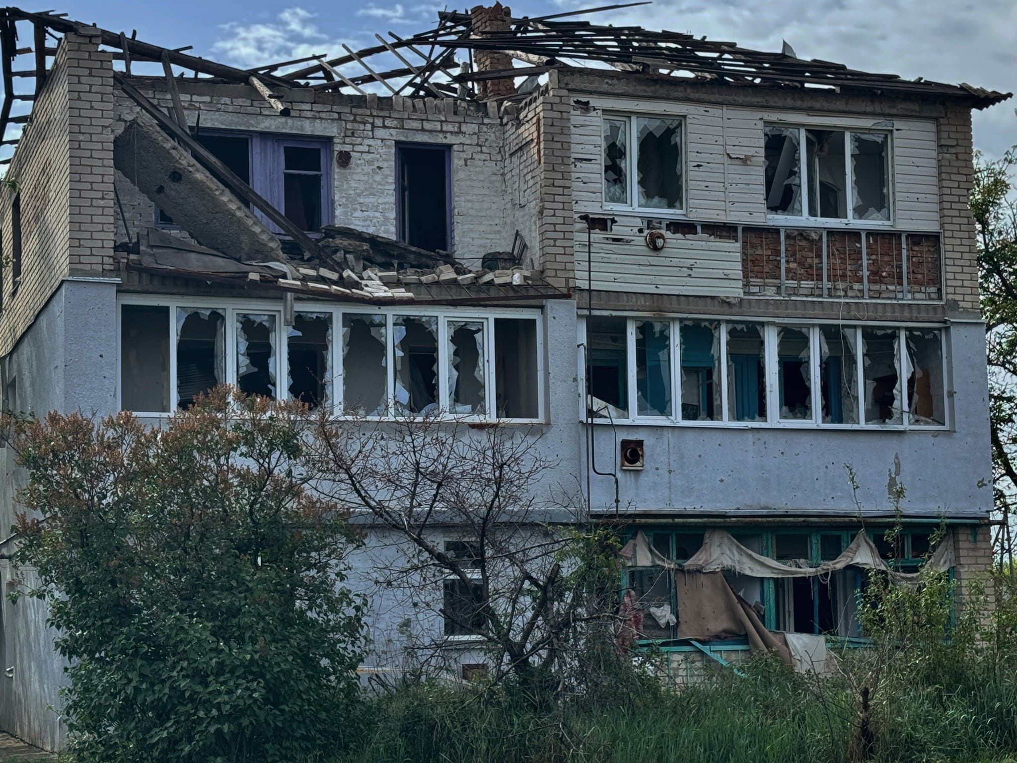 У понівеченому російськими ударами Оріхові залишається жити менше тисячі мешканців: більшість – люди літнього віку