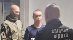 У Рівному затримали російського агента з Запоріжжя, який готував підрив військовослужбовців у службовому авто