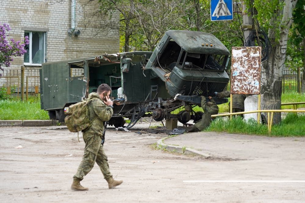Загарбники посилюють тиск на жителів окупованих Пологів: змушують брати російські паспорти і перереєстровувати майно