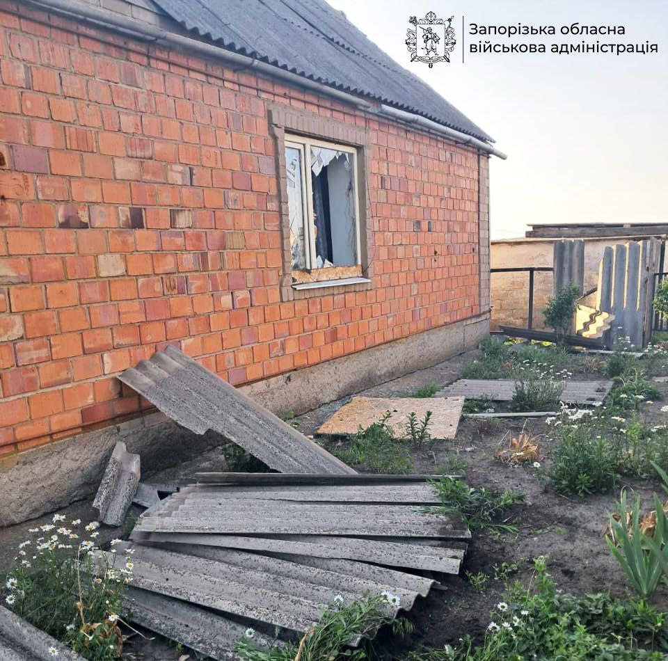 Під російські обстріли потрапили одинадцять міст та сіл Запорізької області: загинув чоловік, є поранені