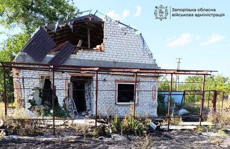 Атаковали дронами и били из артиллерии: враг нанес 560 ударов по Запорожской области