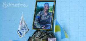 Встав на захист країни на початку широкомасштабного вторгнення: у Запоріжжі відкрили меморіальну дошку на честь полеглого добровольця Костянтина Опанасенка, — ФОТО