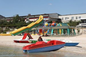 Замість мільйонів туристів – пусті пляжі: курортний сезон в окупованій Кирилівці знову провалився