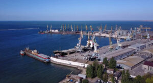 Росія використовує Бердянський порт для масштабного викрадення українського зерна