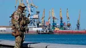 Російські окупанти перетворили Бердянський порт на військово-логістичний центр
