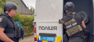 Жили під обстрілами: з прифронтового Приморського Запорізької області вивезли ще шістьох людей, — ВІДЕО