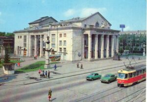 Ходімо в кіно: подорож у часі культовими кінотеатрами Запоріжжя минулого