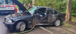 Не справился с управлением авто: в Запорожье в результате ДТП пострадали два человека