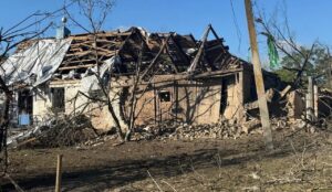 Ворог вдарив КАБами по двох селищах біля Запоріжжя: пошкоджені церква, магазин та десятки будинків, — ФОТО, ВІДЕО