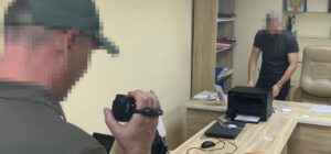 Пакет фальшивих документів за 5,5 тисяч доларів: у Запоріжжі на схемі для військовозобов'язаних викрили родину адвокатів, — ФОТО